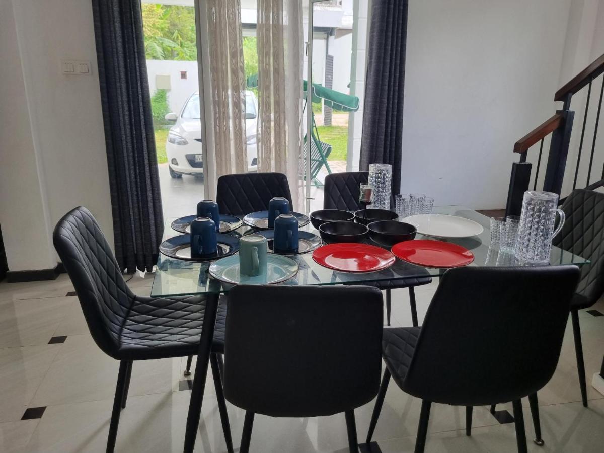 Minuwangoda Vidushi Home מראה חיצוני תמונה