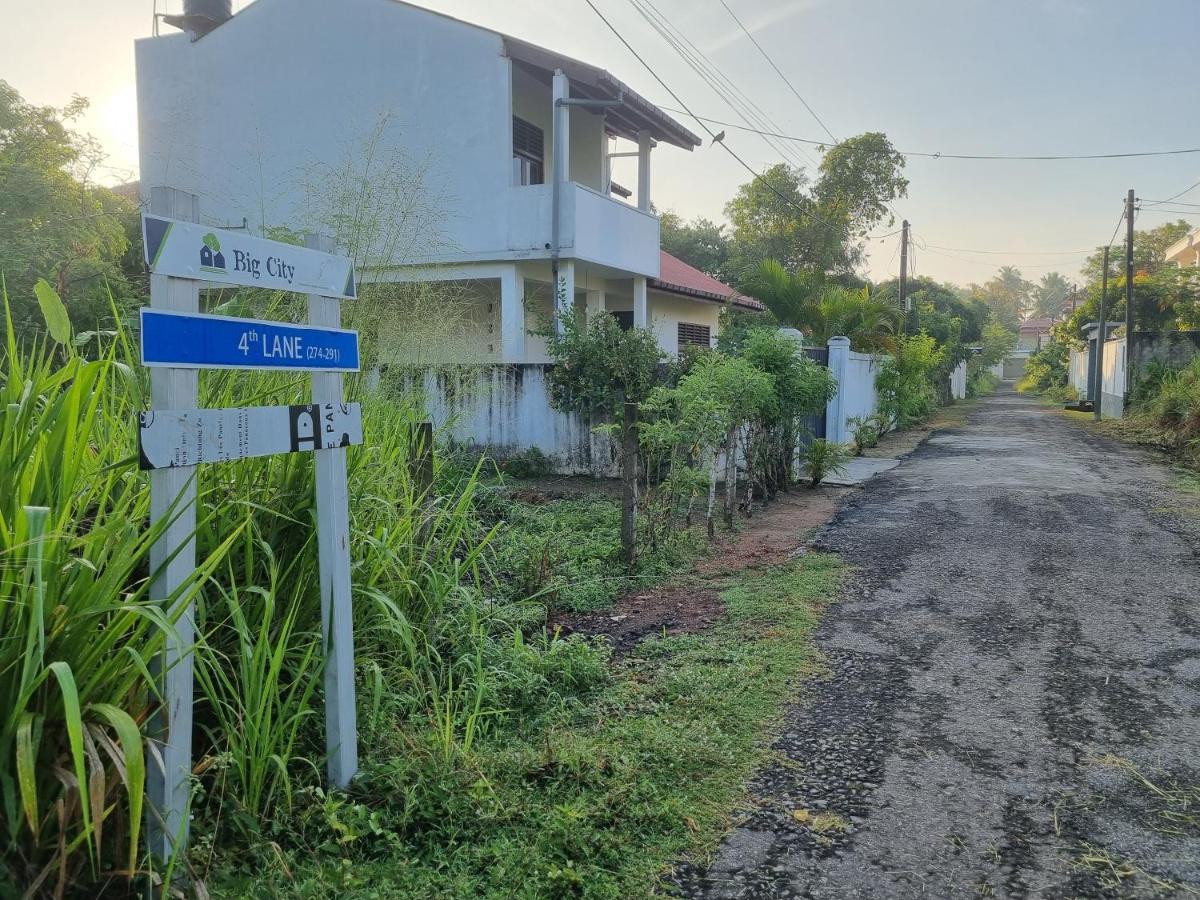 Minuwangoda Vidushi Home מראה חיצוני תמונה