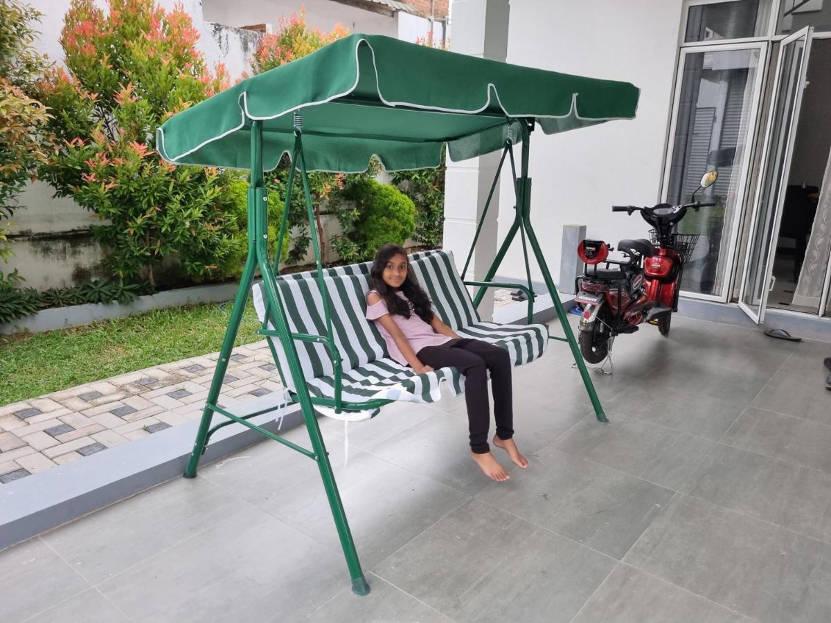 Minuwangoda Vidushi Home מראה חיצוני תמונה