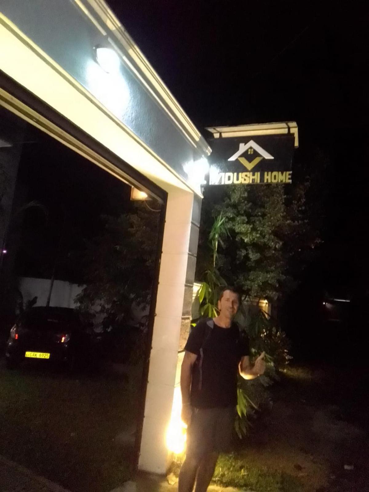 Minuwangoda Vidushi Home מראה חיצוני תמונה