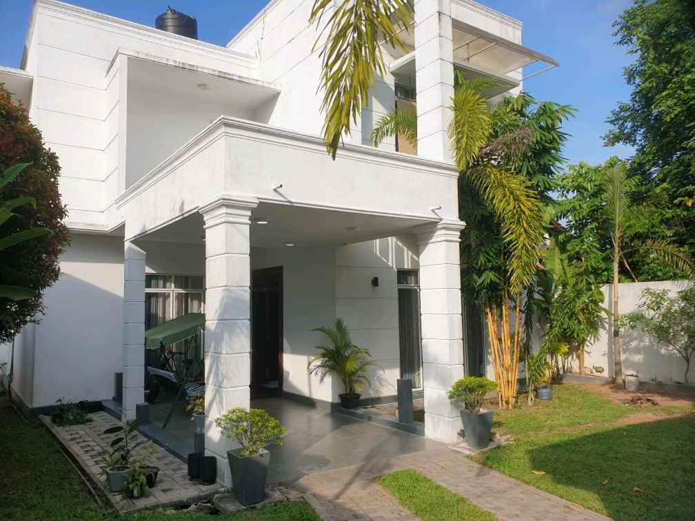 Minuwangoda Vidushi Home מראה חיצוני תמונה